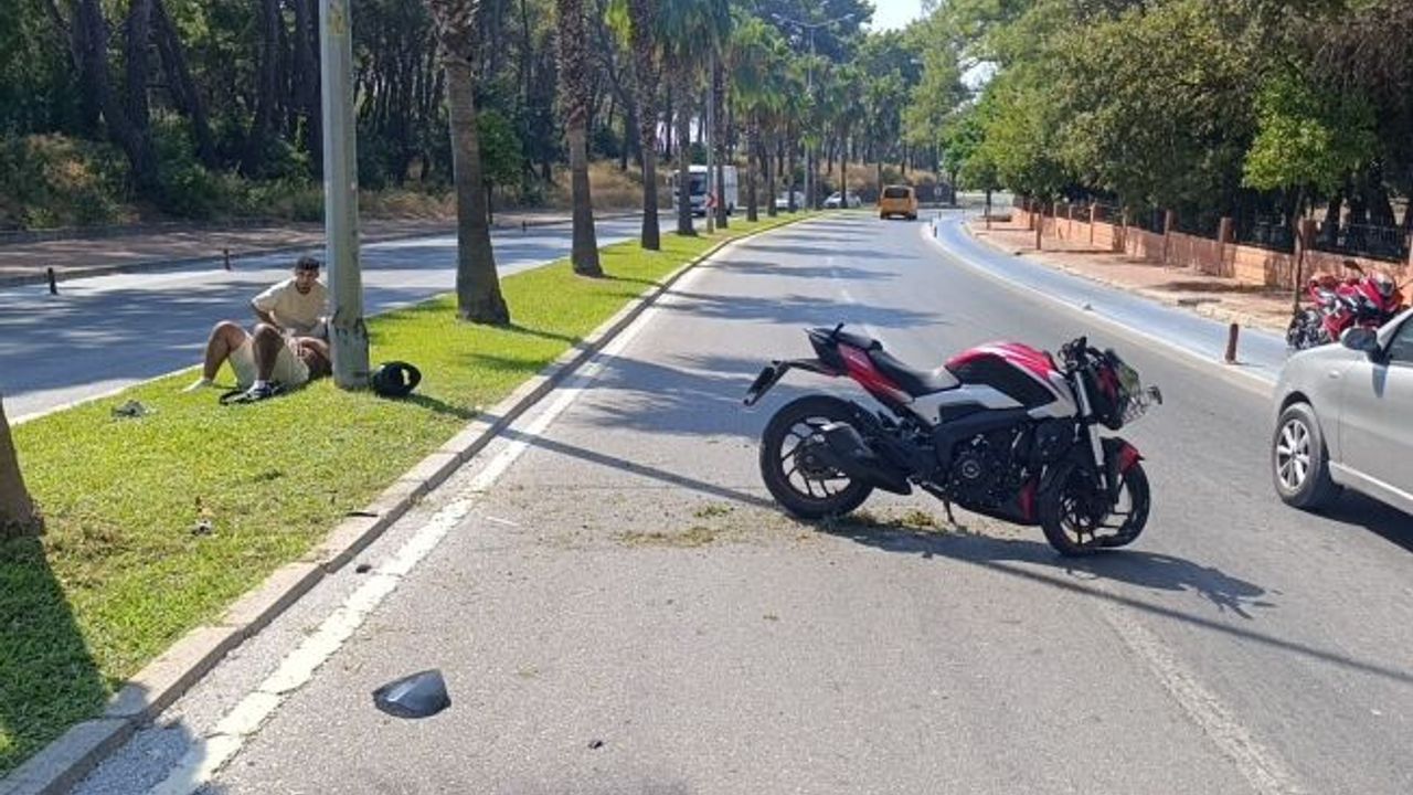 Motosiklet palmiye ağacına çarptı, sürücü yaralandı