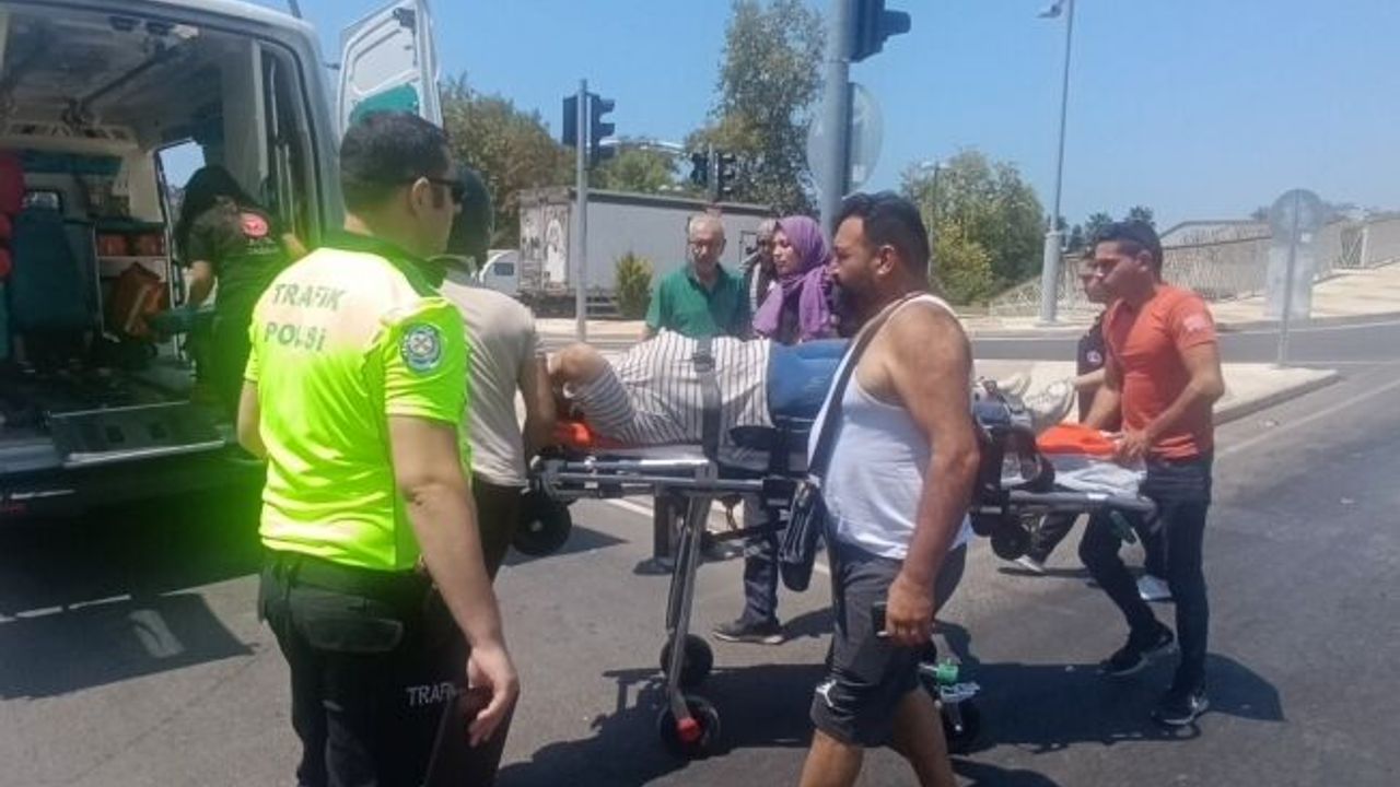 Siren sesini duyan kızlar acılarını unutup kaza yerinden hızla uzaklaştı