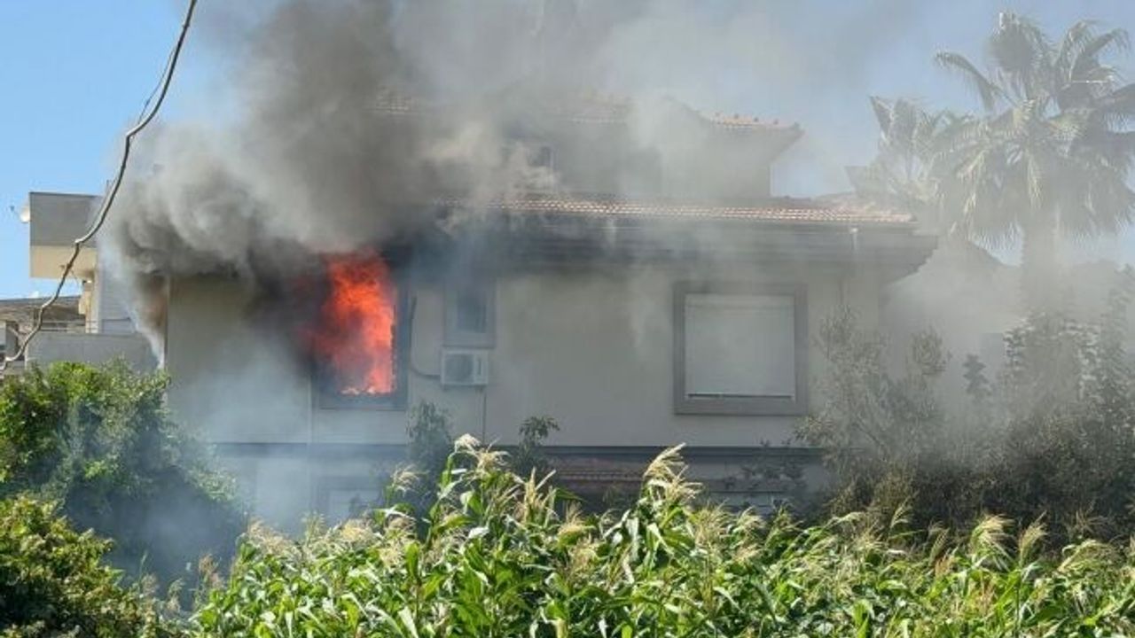  2 katlı müstakil evde yangın paniği