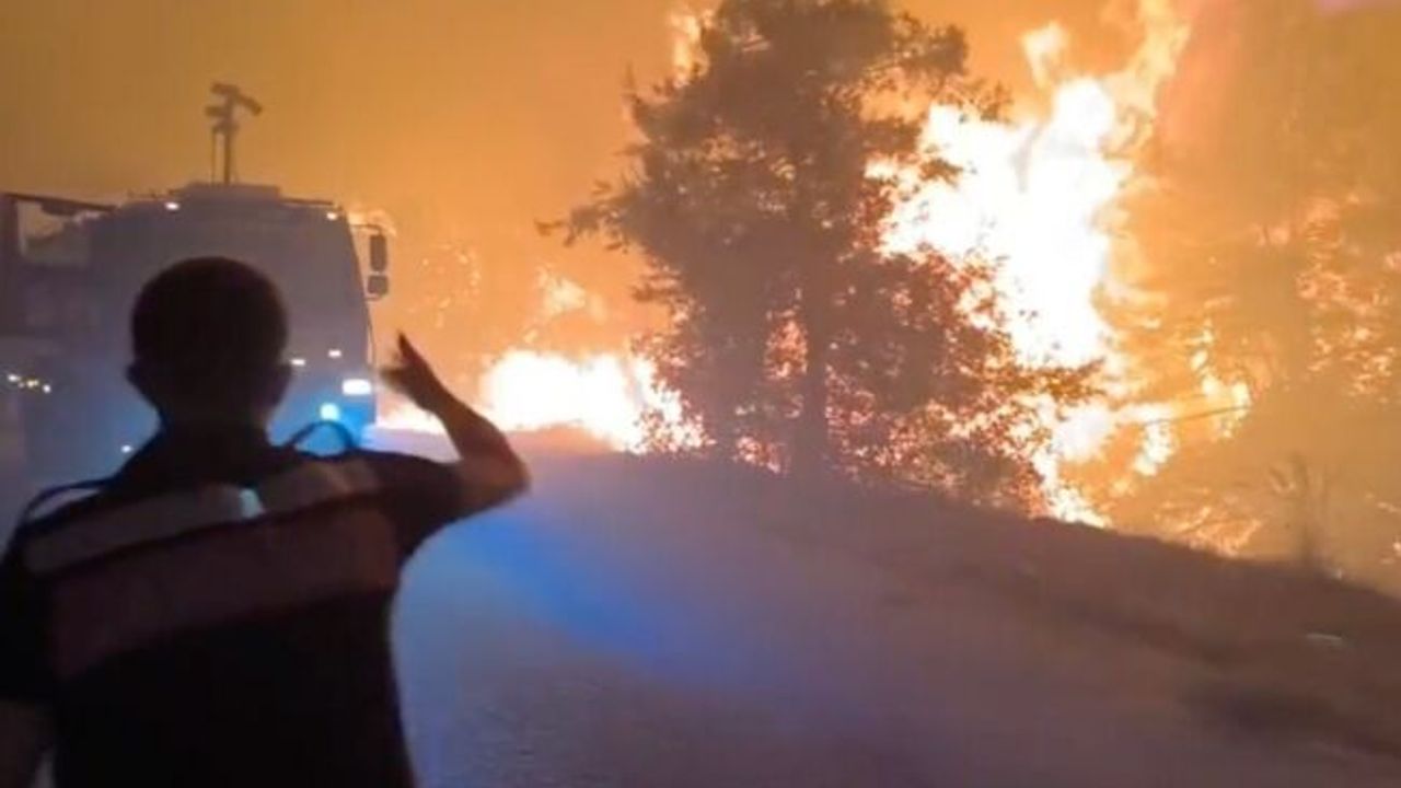 Antalya, bir gecede 2 ilçedeki 5 ayrı noktada yangınla mücadele etti