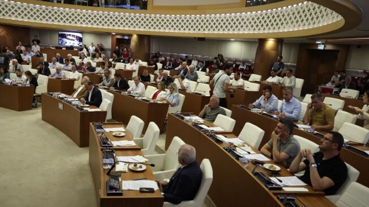 Büyükşehir Meclisi'nde Aksu'da akaryakıt ve servis istasyonu planı kabul edildi