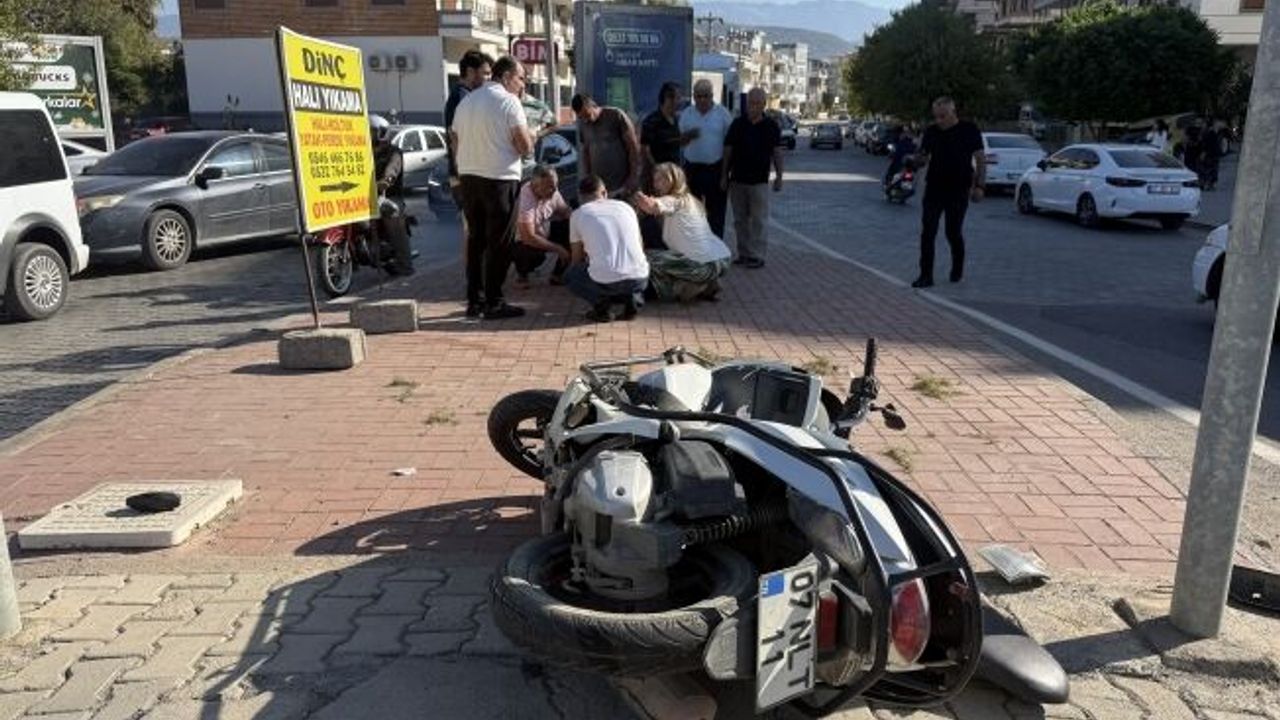 Gazipaşa’da minibüs ile motosiklet çarpıştı: 1 yaralı