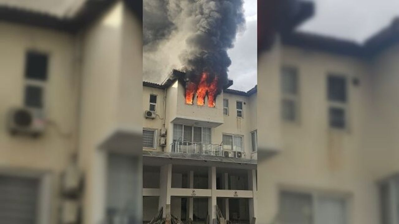 Antalya'da apartman dairesi alev alev yandı