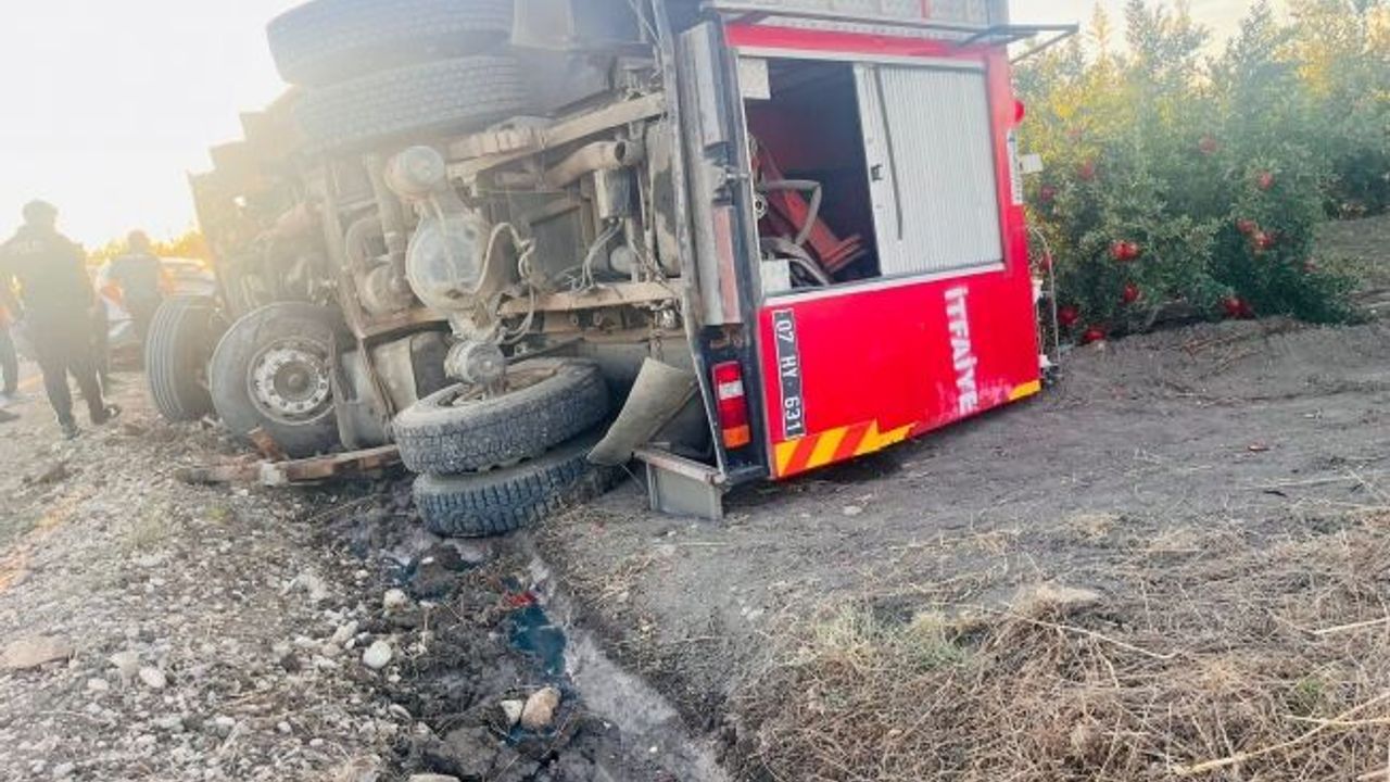 Antalya'da yangına giden itfaiye aracı devrildi!