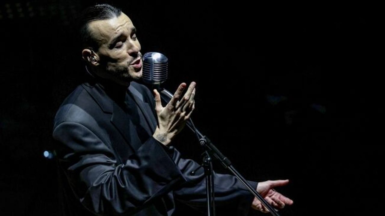 Cem Adrian ve Antalya Devlet Senfoni Orkestrası büyüledi