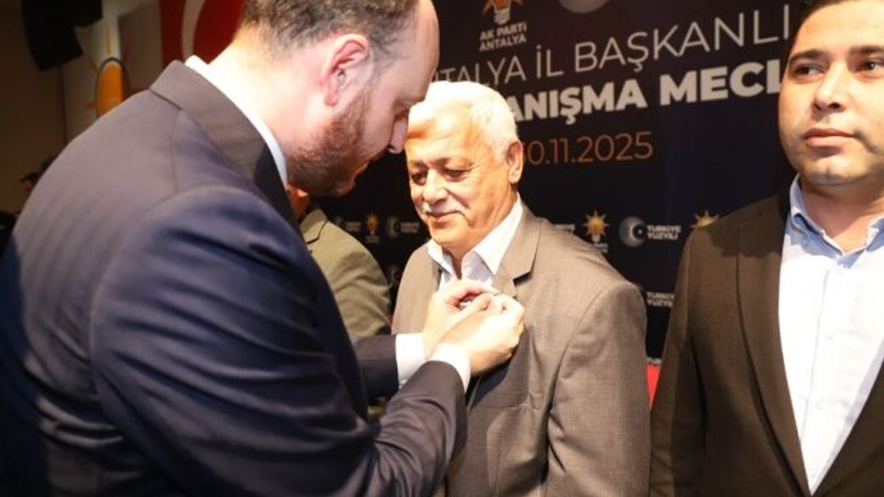 Aksu’da 6 Meclis Üyesi AK Parti rozetini taktı