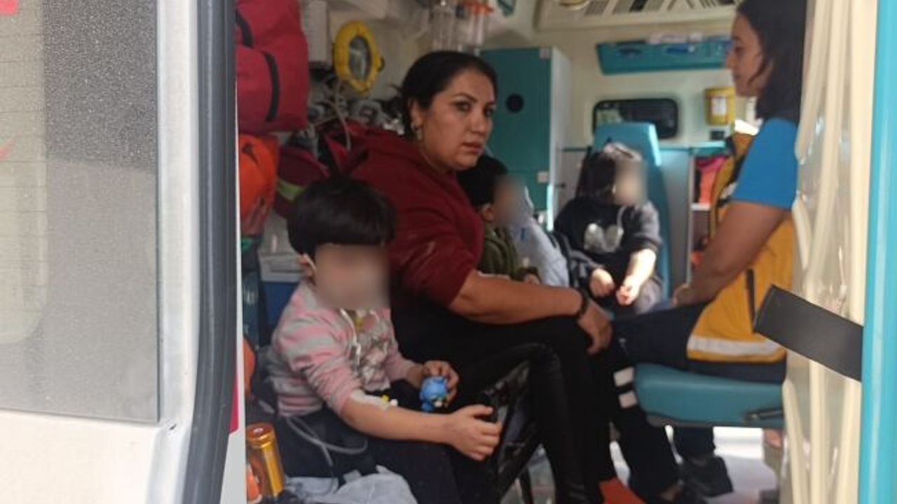 Alevler içindeki dairede mahsur kalan 3 küçük çocuğu inşaat işçileri ve mahalle sakinleri kurtardı