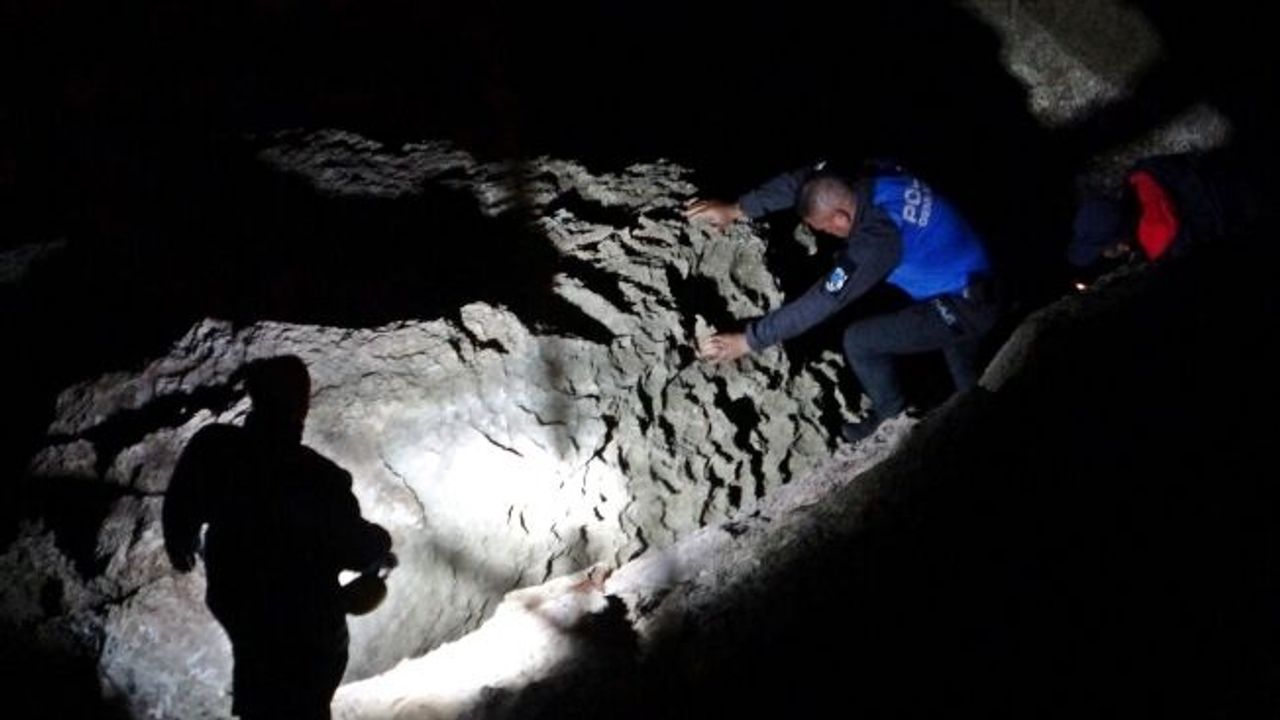 Antalya'da 30 metrelik falezlerden kayalık alana düştü!