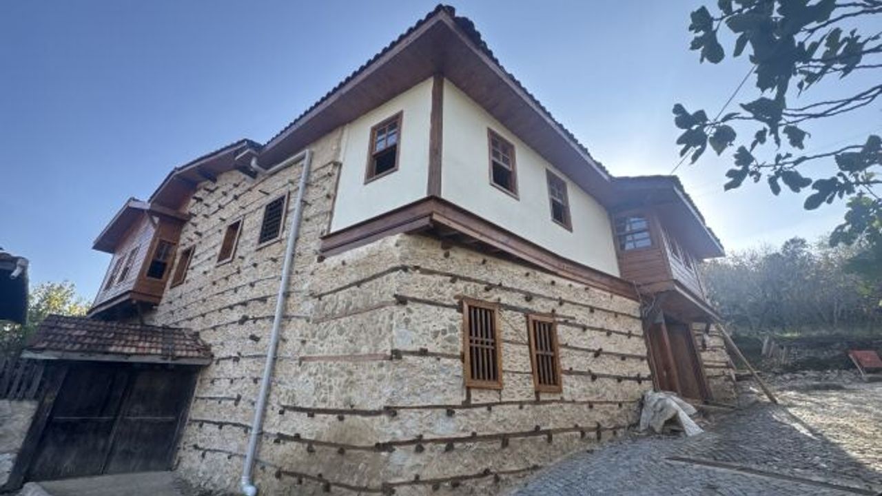 Antalya'da ata mirası tarihi düğmeli evler restore ediliyor