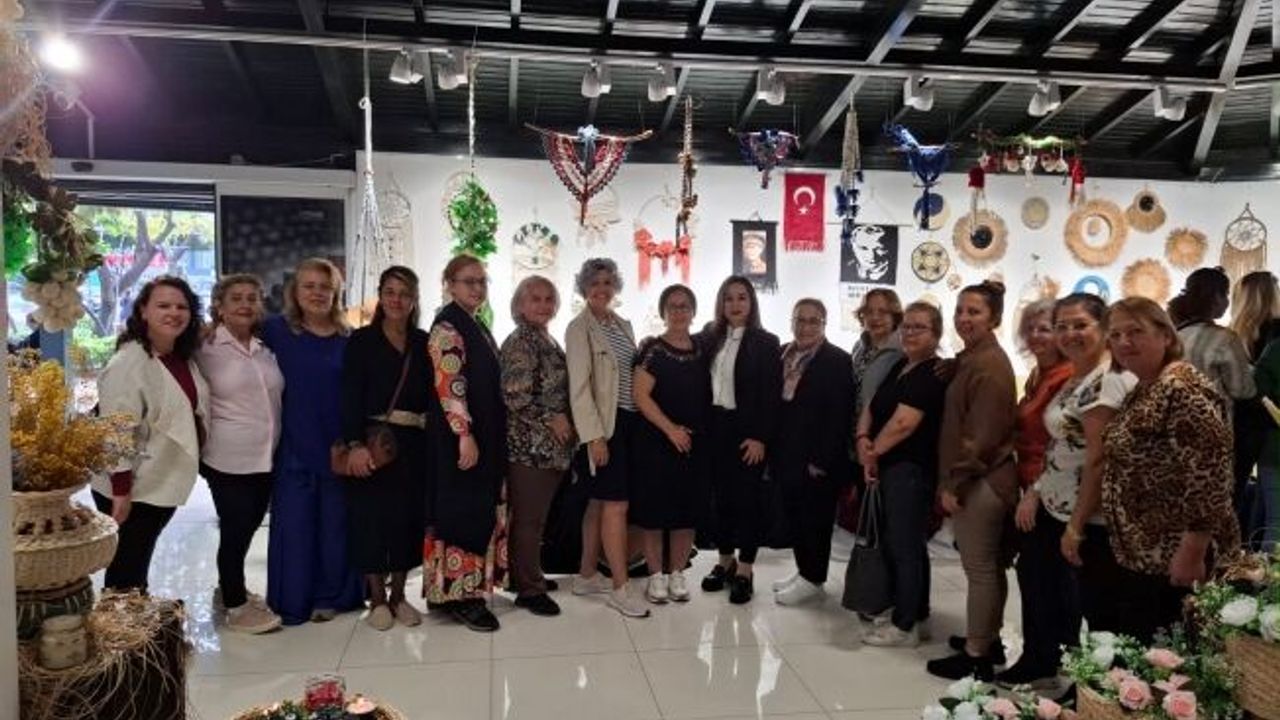 Azize Kahraman Halk Eğitim kursiyerleri el emeklerini sergiledi