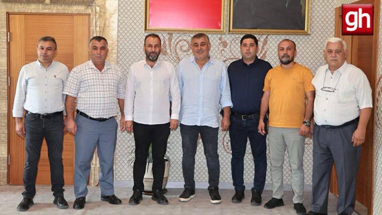 Bugün parti üyelikleri yapılacak, yarın rozet takılacak!