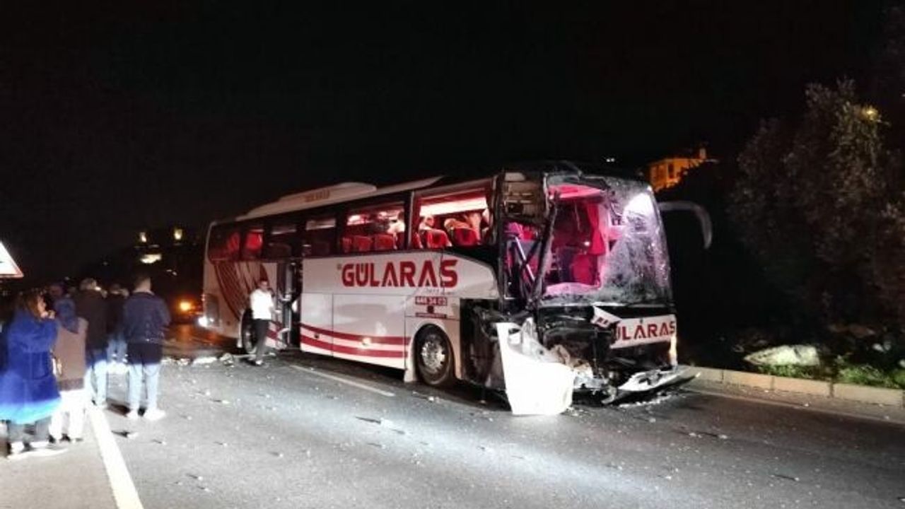 Otobüs ile tır çarpıştı: 5 yaralı