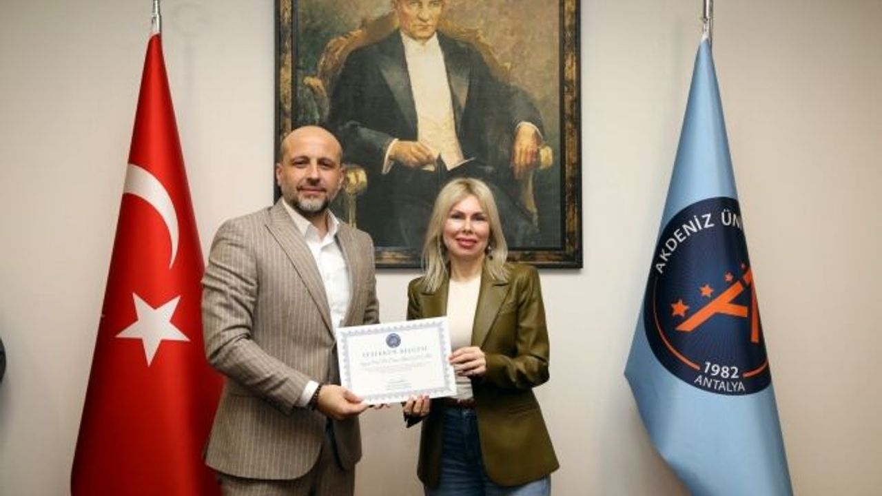  Akdeniz Üniversitesi'nde başarılı akademisyenler ödüllendirildi