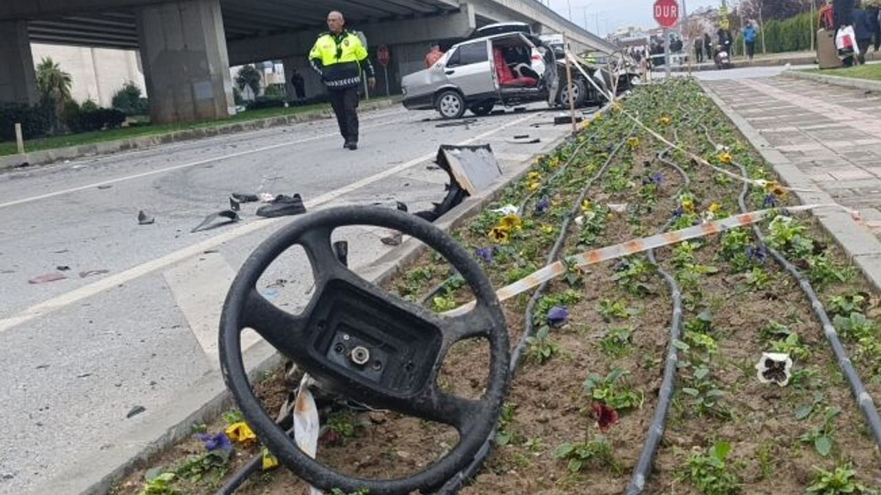 Ambulansa yol verme kazasında ortalık savaş alanına döndü!