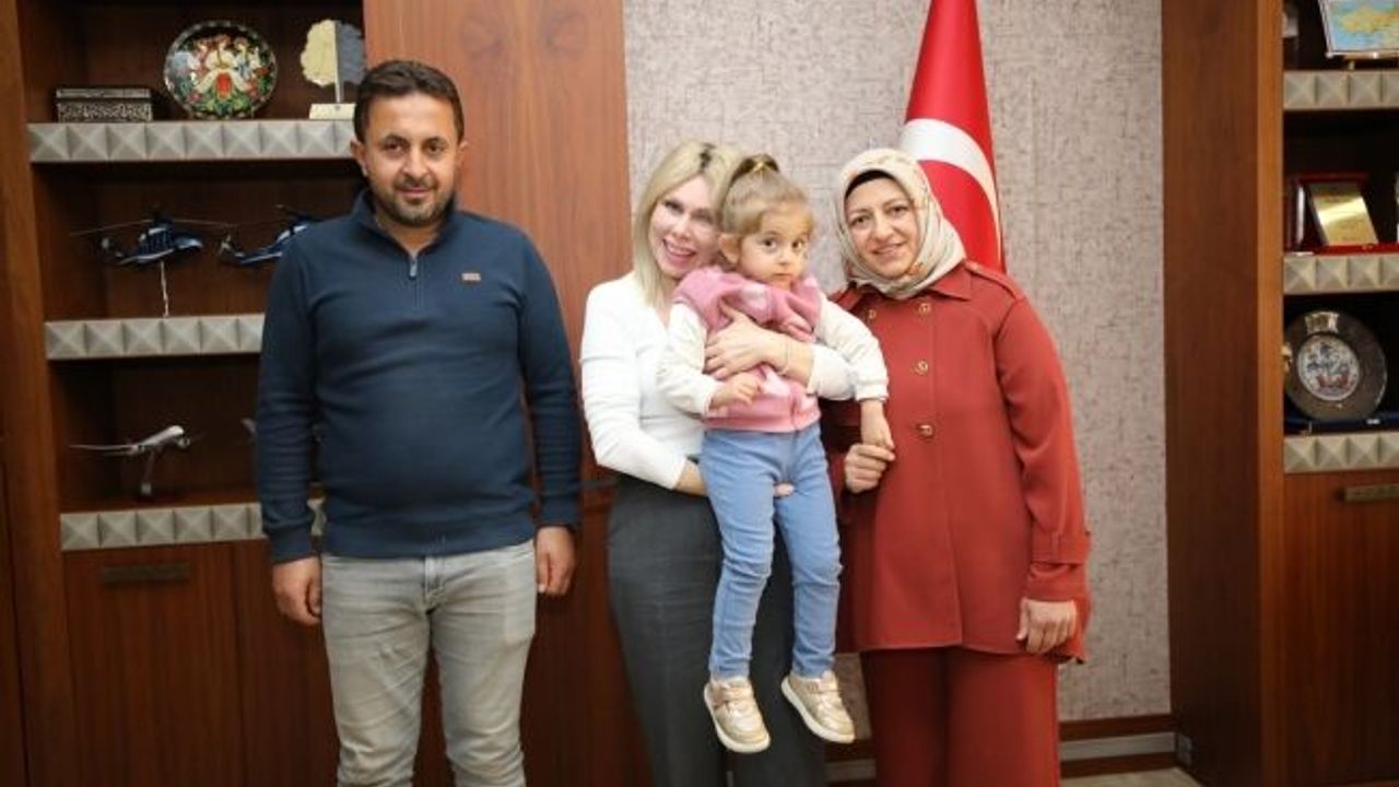 Özlenen bebek, Rektör Prof. Dr. Özlenen Özkan ile bir araya geldi