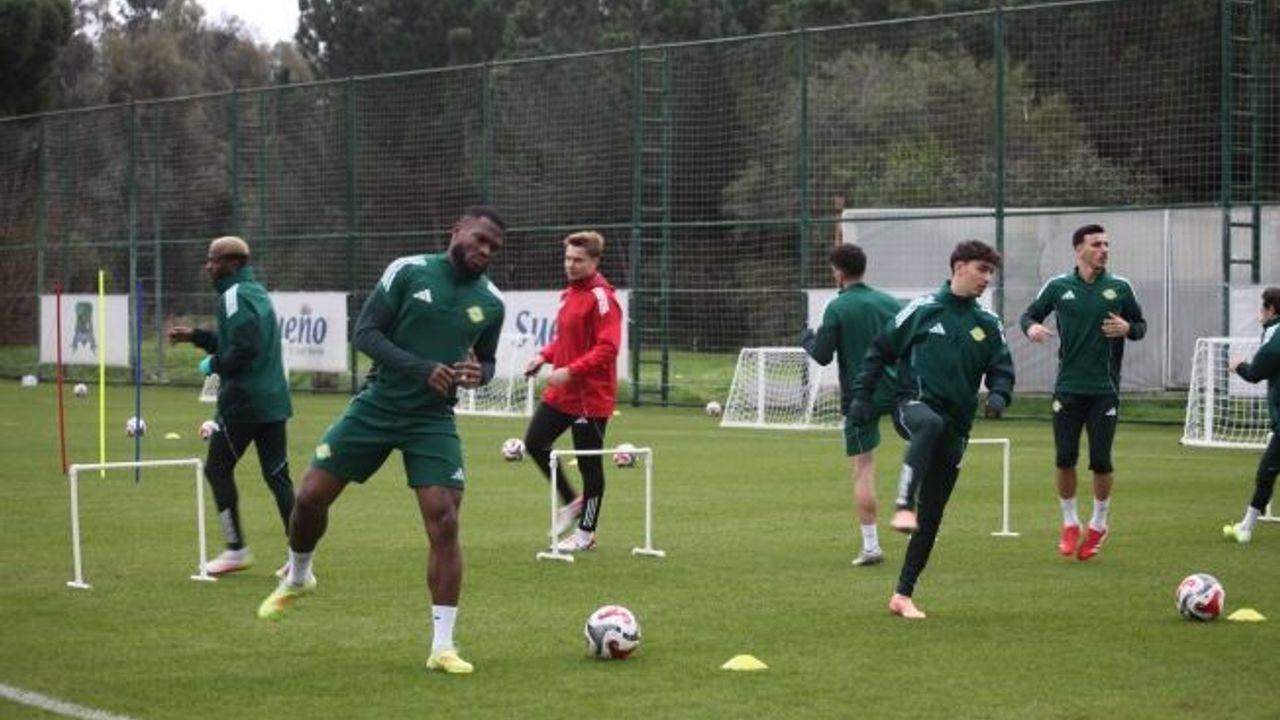 Esenler Erokspor, Antalya'daki devre arası çalışmalarını tamamladı