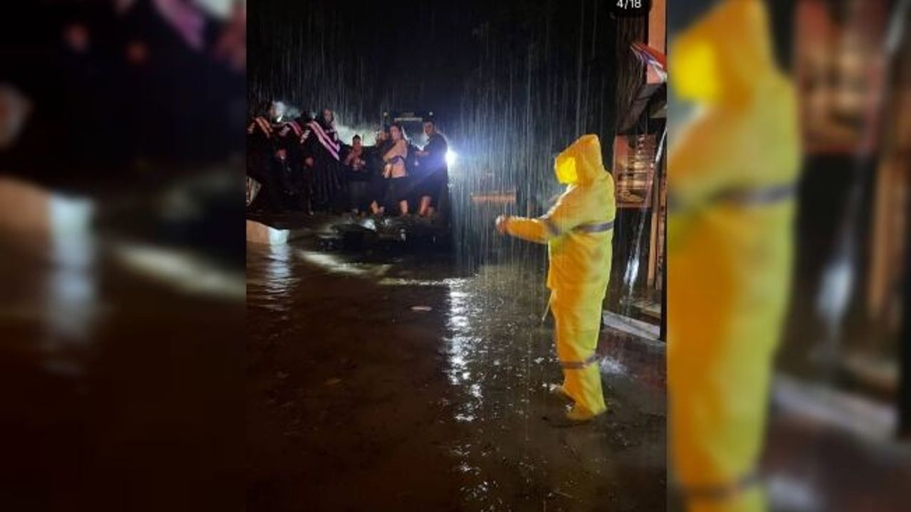 Kemer'de sağanak yağışta mahsur kalanları jandarma kurtardı