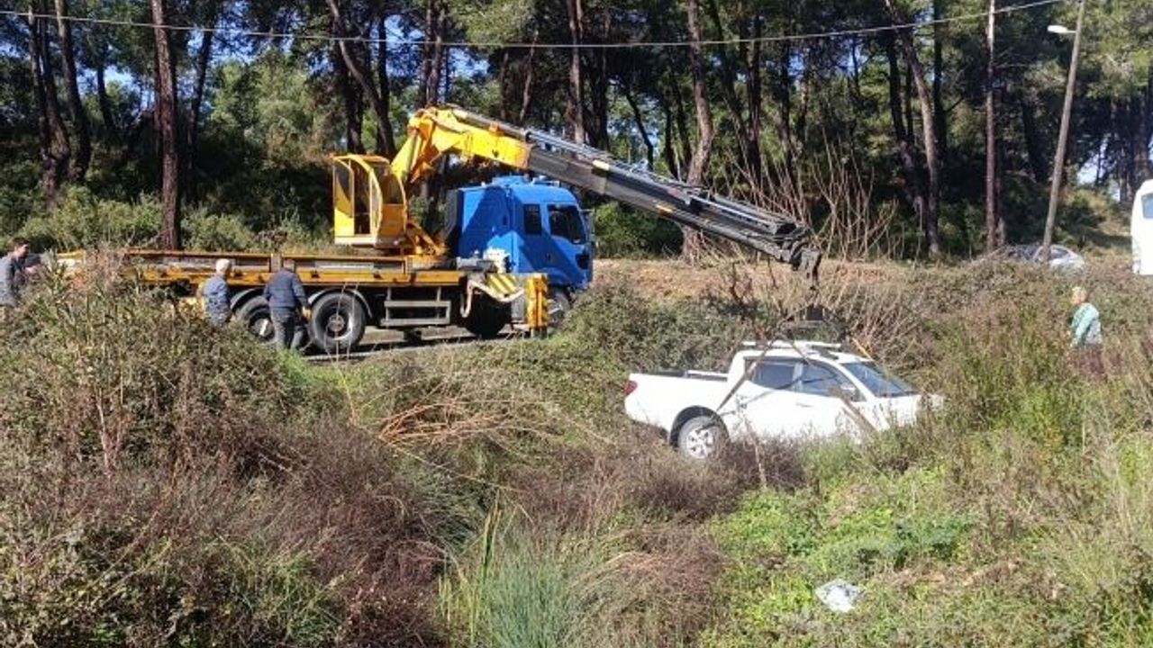  Dereye uçan kamyonetten yara almadan kurtuldu