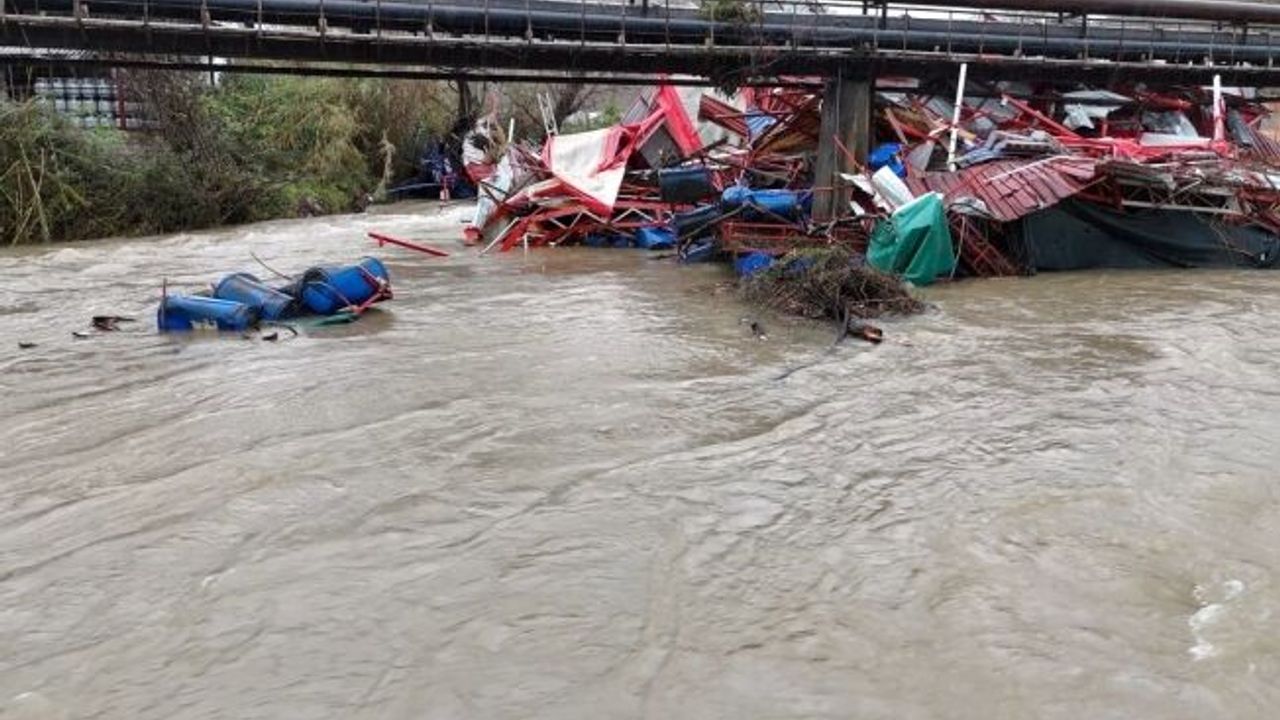 Dimçayı taştı, işletmeler su altında kaldı hasarın boyutu dronla görüntülendi
