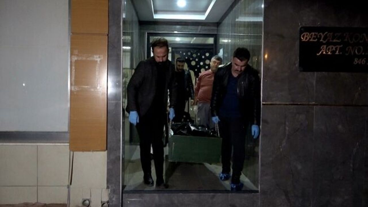  İnternette tanıştığı genç tarafından bıçaklanarak öldürüldü