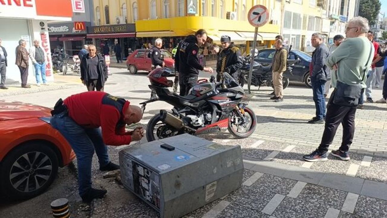  Otomobil ile çarpışan motosikletli metrelerce savruldu