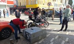  Otomobil ile çarpışan motosikletli metrelerce savruldu
