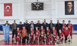 Aksu’da okullar arası futsal turnuvası tamamlandı: Gençler sporla buluştu