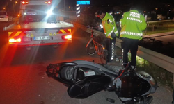 Motosiklet ile bisiklet çarpıştı!