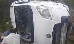 Akseki-Manavgat Karayolunda araç şarampole devrildi!