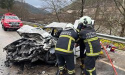 Isparta-Antalya kara yolunda feci kaza: 2 ölü, 4 yaralı