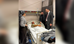 Başkan Vekili çiçek yaralı personellerini ziyaret etti