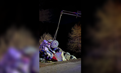 Alanya’da kamyon şarampole devrildi