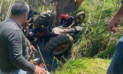 Aksu’da traktör dereye devrildi sürücü altında kalarak hayatını kaybetti!