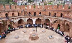 Alanya’da tarihi an! 800 öğrenci aynı anda ne yaptı?