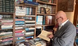 Küçük yaşta başladı, bugün dev bir kütüphane kurdu