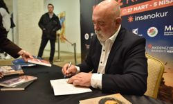 Sinema oyuncusu Ercan Kesal, Kepez Kitap Fuarı’nda okumanın önemine dikkat çekti