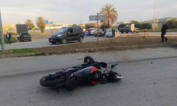 Çarpmanın etkisiyle 20 metre fırlayıp refüjdeki toprağa düşüp hayata tutundular!