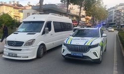 Manavgat’ta motosiklet ile minibüs çarpıştı!
