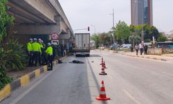 Işıkta korkunç kaza: Tırın çarptığı yaşlı kadın yaşamını yitirdi!