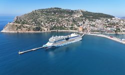 Alanya'ya lüks kruvaziyer ile 2 bin turist geldi