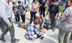 Manevra yapan öğrenci servisi görme engelli yayaya çarptı, eşi gözyaşlarına boğuldu