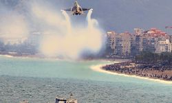 SOLOTÜRK Antalya'da nefes kesti: 23 Nisan kutlamalarında gökyüzü bayraklarla buluştu