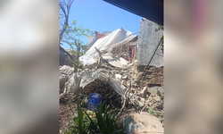 Antalya'da 2 katlı kerpiç ev çöktü