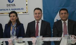 Ali Babacan Antalya’da Basınla Buluştu: “Türkiye’nin En Büyük Sorunu Gençler ve Gelecek Umudu”