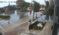 Otomobil ile motosikletin çarpışma anı kamerada!