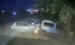 Antalya'da kontrolden çıkan otomobil park halindeki araçları hurdaya çevirdi!