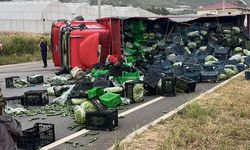 Antalya'da sebze yüklü kamyon ile motosiklet çarpıştı!