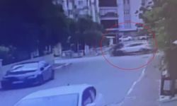 Antalya'da 2 polis memurunun yaralandığı kaza anı kameraya yansıdı