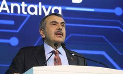Bakan Tekin: "100 ortaöğretim öğrencisinin 43'ü mesleki eğitime kayıt yaptırdı"