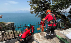 Antalya'da 40 metrelik falezlerde temizlik operasyonu